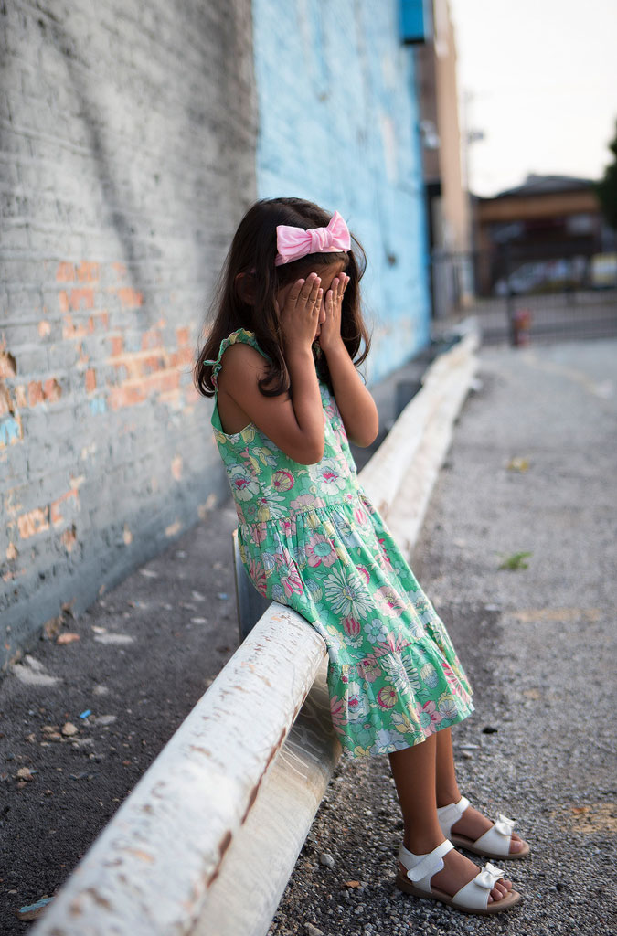 Chicago and Suburban Child Photographer 5 Chicago kids photographer - child portrait at Robin Williams wall by Marmalade Photography