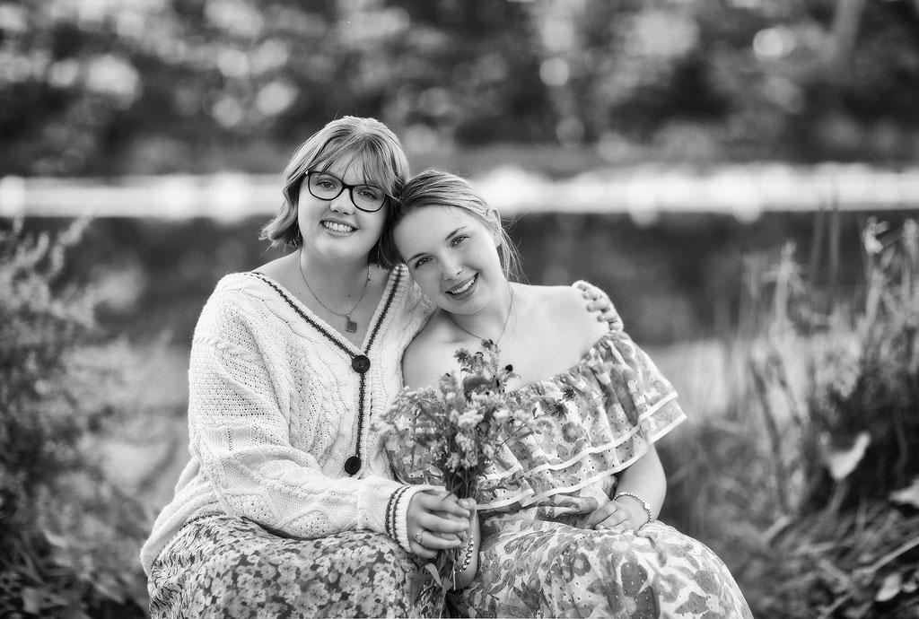 Chicago Senior Photographer 44 Suburban senior photographer - senior girl with her younger sister in a natural setting by Marmalade Photography