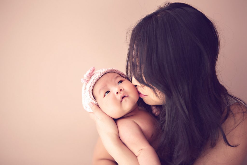 Suburban and Chicago Infant and Baby Photographer 24 Newborn with mom at home in Chicago by Marmalade Photography