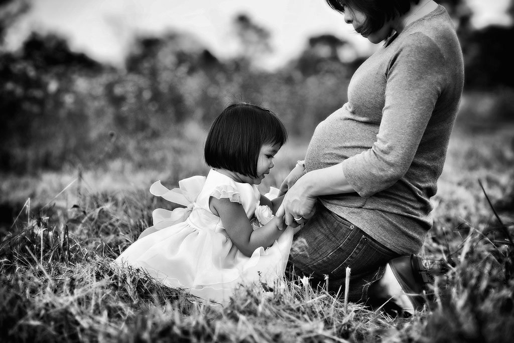 Pregnancy photos in suburban Chicago by Marmalade Photography